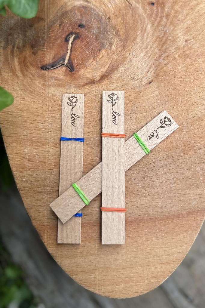 Ahşap Mum Fitili ve Yapışkanlı Fitil Sehpası 10 Adet (15x100x0,5mm) GÜL LOVE