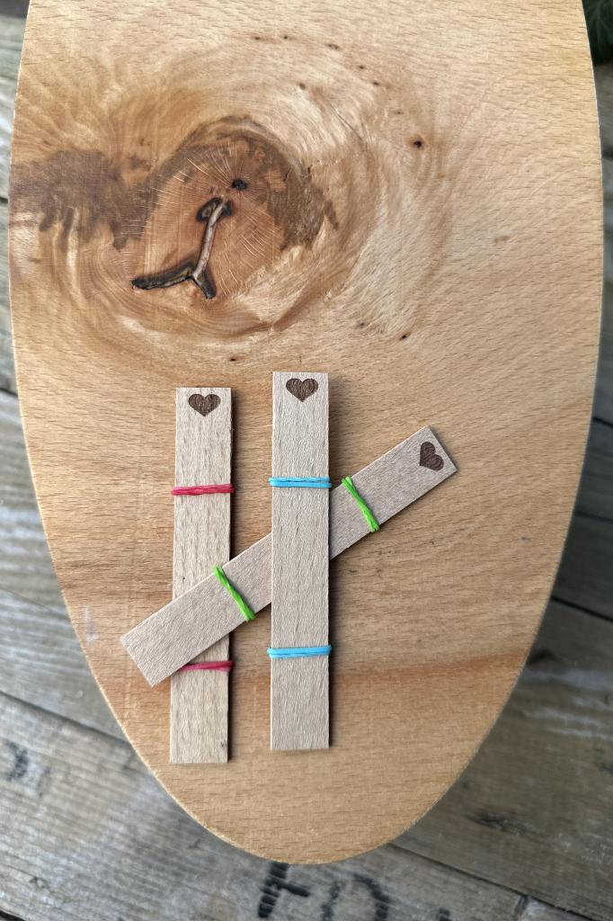 Ahşap Mum Fitili ve Yapışkanlı Fitil Sehpası 10 Adet (15x100x0,5mm) KALP