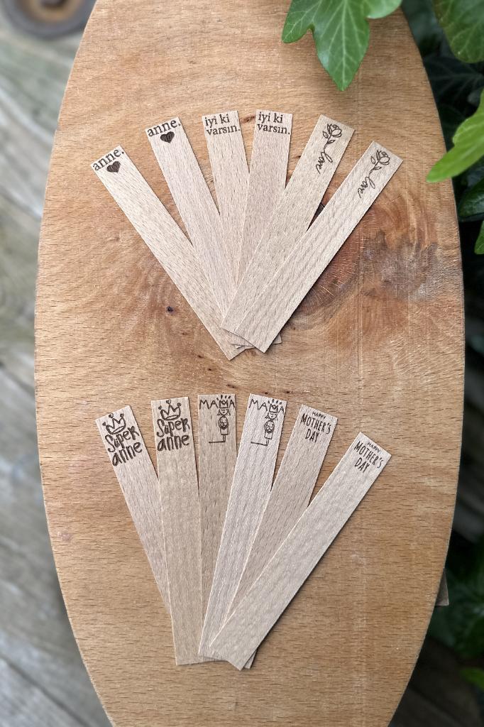 Ahşap Mum Fitili ve Yapışkanlı Fitil Sehpası 12 Adet (15x100x0,5mm) ANNELER GÜNÜ TEMALI