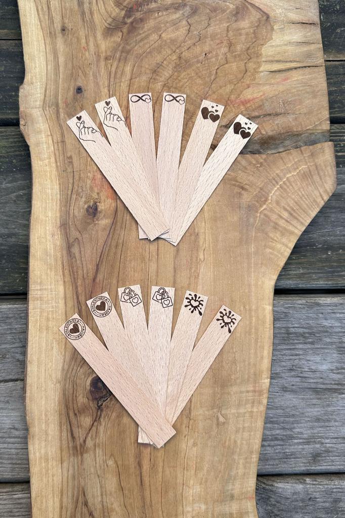 Ahşap Mum Fitili ve Yapışkanlı Fitil Sehpası 12 Adet (15x100x0,5mm) SEVGİLİLER GÜNÜ TEMALI