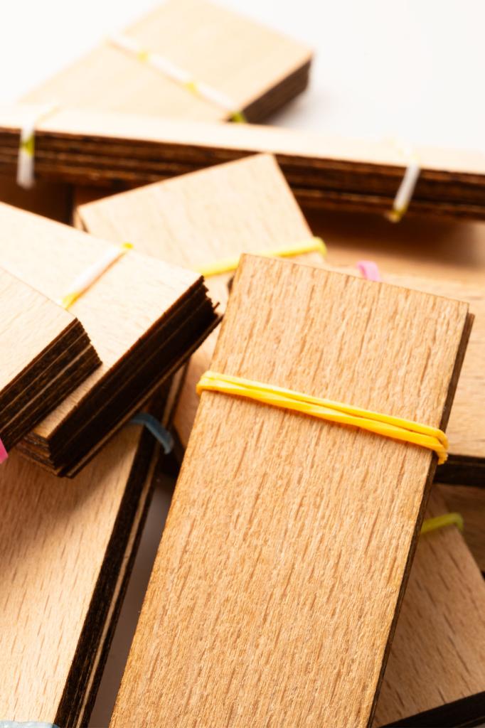 Holzdocht + klebender Ständer - 100 Stück ( 25mm X 75mm X 0,5mm )