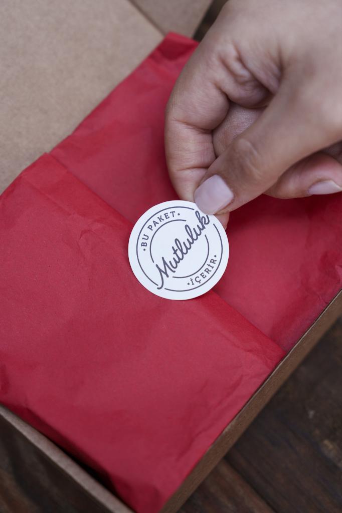This Package Contains Happiness Round Label 100 pcs