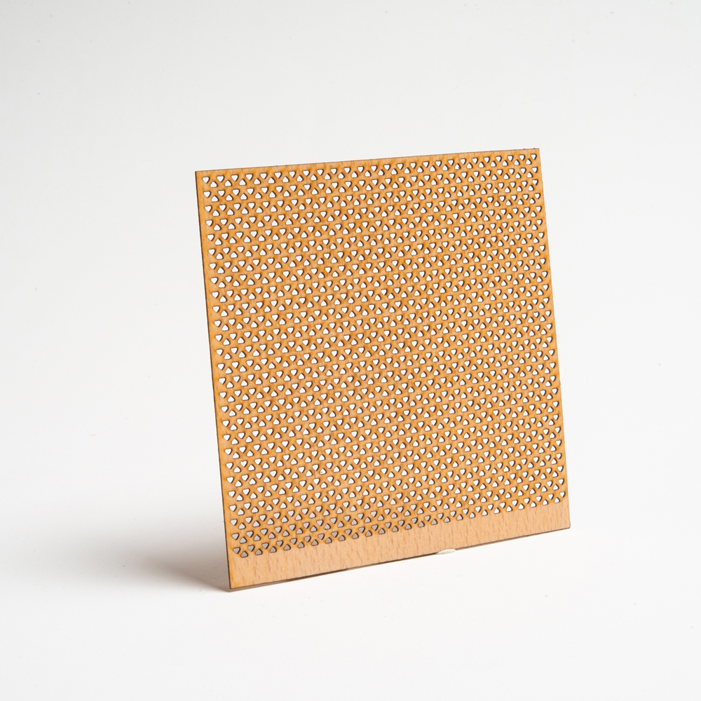 Delikli Model ( Üçgen ) Ahşap Mum Fitili ve Yapışkanlı Fitil Sehpası 40 Adet ( 100mm x 100mm x 0,5mm )