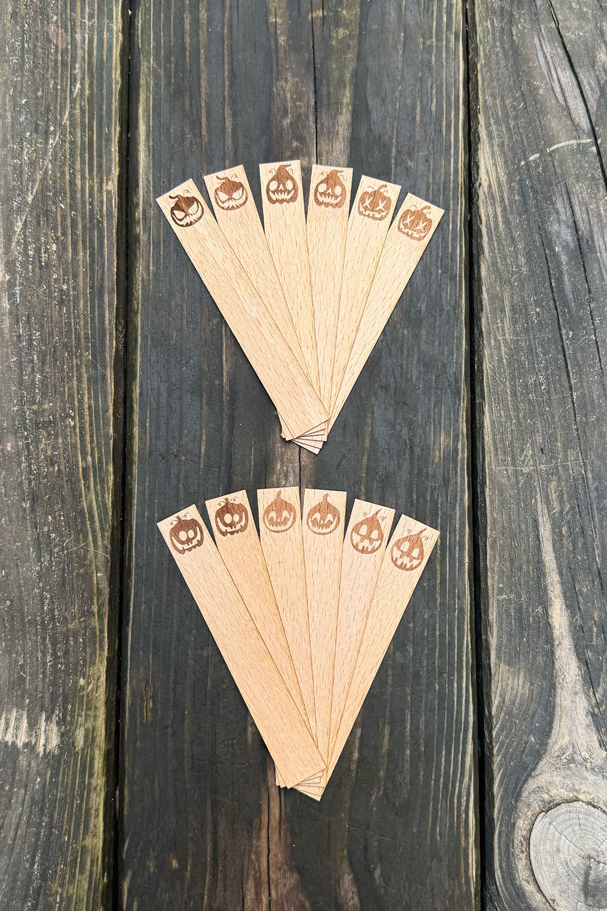 Düz Model Ahşap Mum Fitili Ve Yapışkanlı Fitil Sehpası 12 Adet ( 15mm X 100mm X 0,5mm ) Hallowen Kabak Temalı Desen