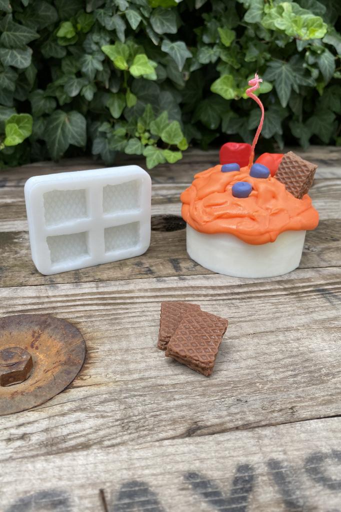Gofret Yarim 4-Cavity Silicone Candle Mold
