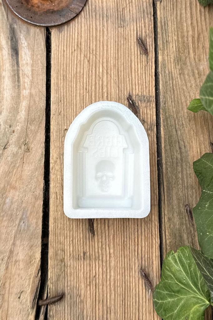 Mezar Taşı Here Lies Yazılı Kuru Kafa Desenli Silikon Mum Kalıbı