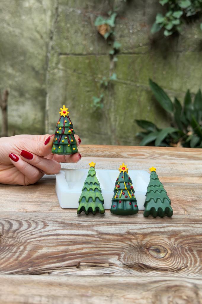 Christmas Pine Two Varieties 4-Cavity Silicone Candle Mold