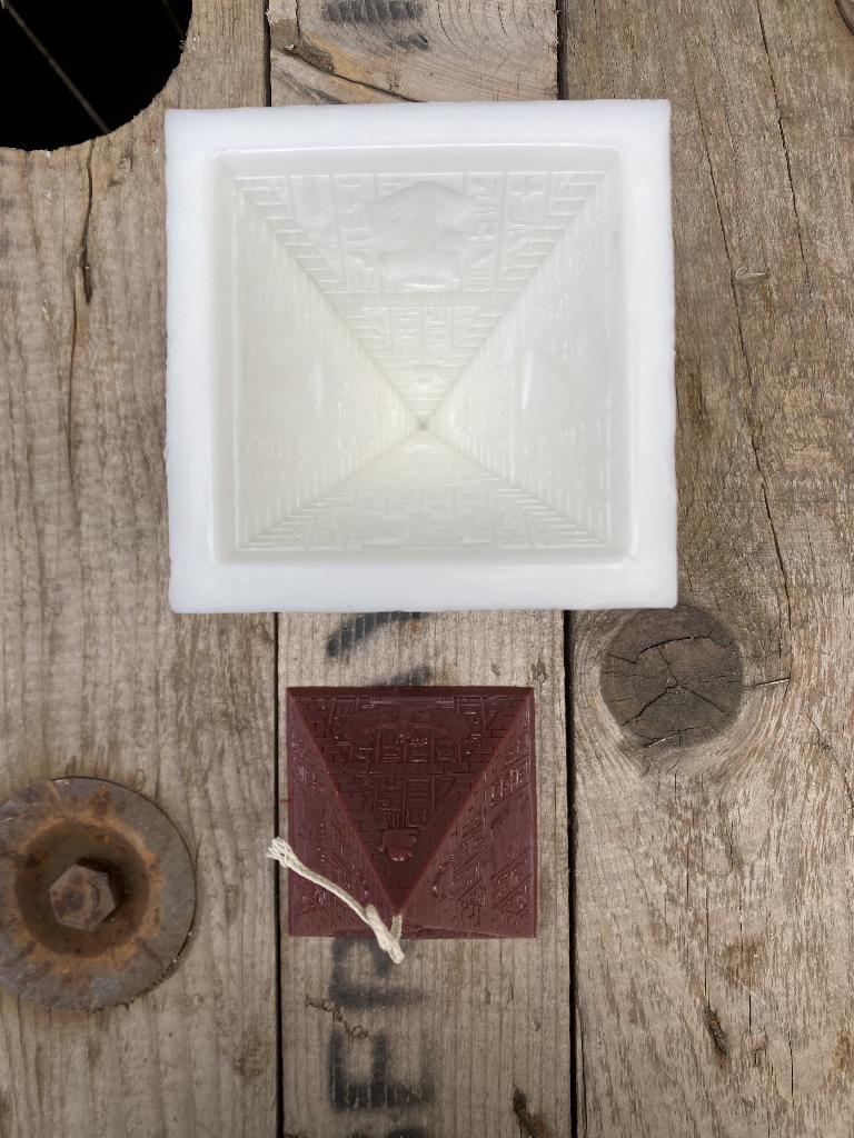 Piramit Küçük 6x6x7 cm Silikon Mum Kalıbı