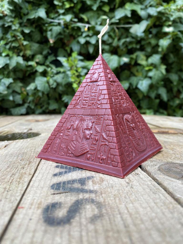 Piramit Orta 7x7x8 cm Silikon Mum Kalıbı