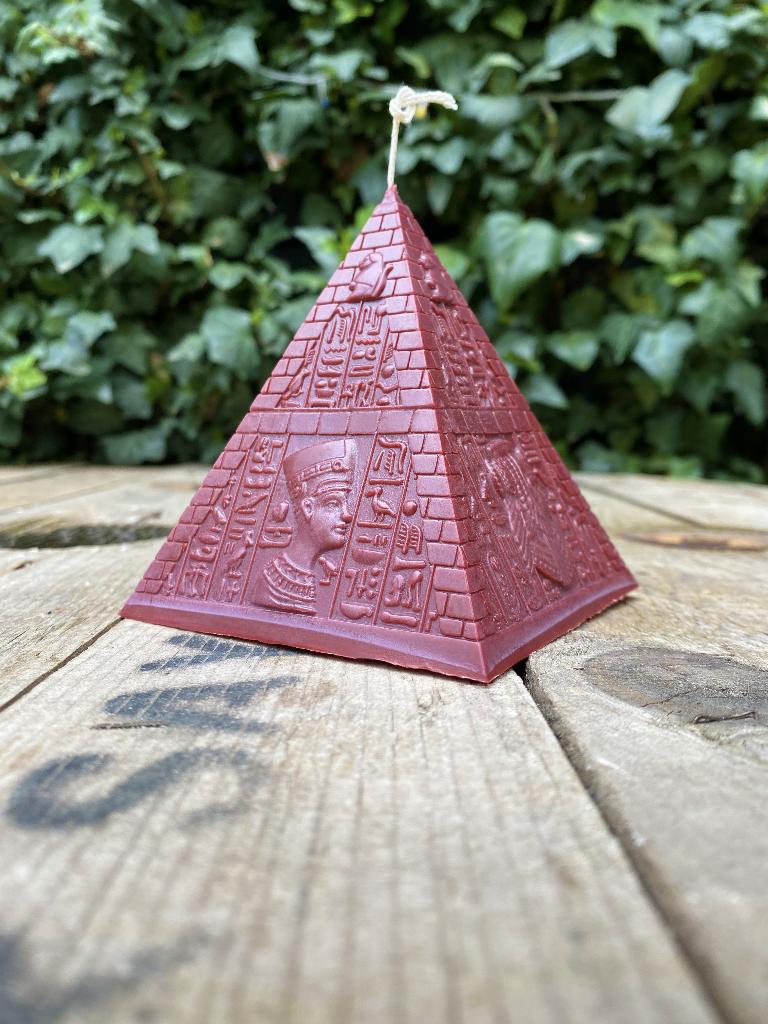 Piramit Orta 7x7x8 cm Silikon Mum Kalıbı