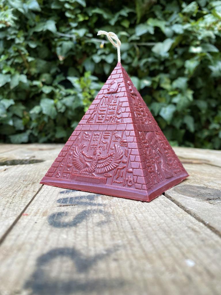 Piramit Orta 7x7x8 cm Silikon Mum Kalıbı