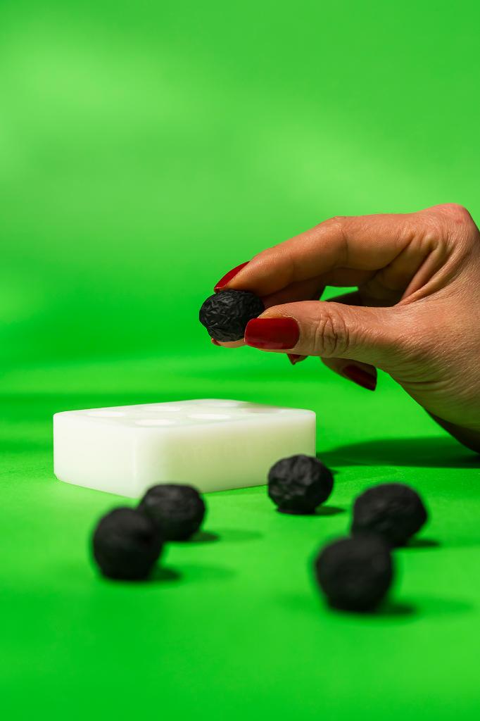 Siyah Zeytin Altılı Silikon Mum Kalıbı