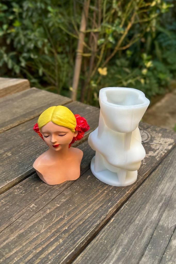 Yana Utangaç Kadın Silikon Mum Kalıbı